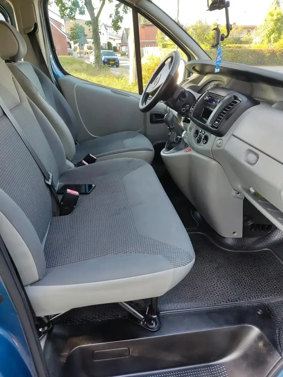 Używany Opel Vivaro 114 KM (83 kW) 2009 Niebieski Minivan