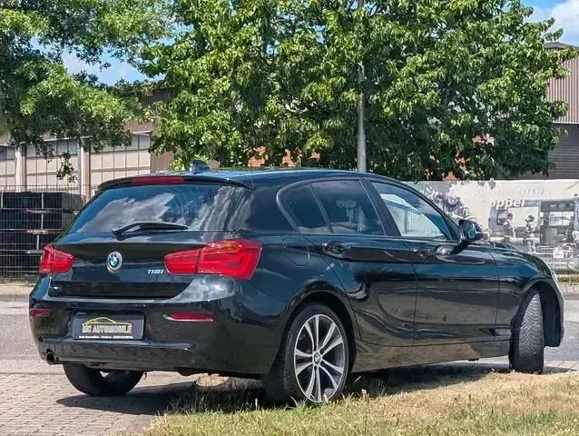 Gebraucht BMW 118 Advantage 136 PS (100 kW) 2018 Schwarz Kleinwagen