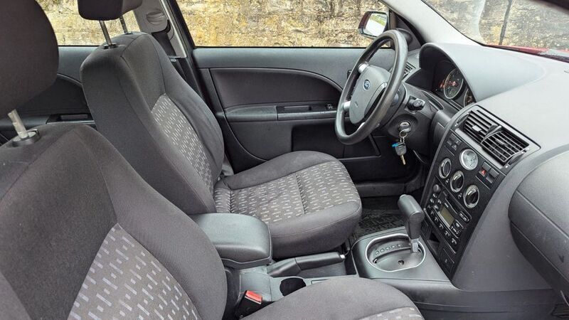 Gebraucht Ford Mondeo 145 PS (106 kW) 2001 Rot Kombi