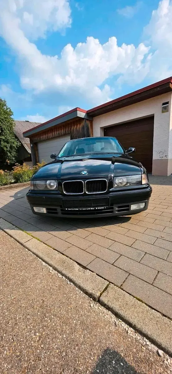 Gebraucht BMW 318 141 PS (103 kW) 1993 Schwarz Coupé