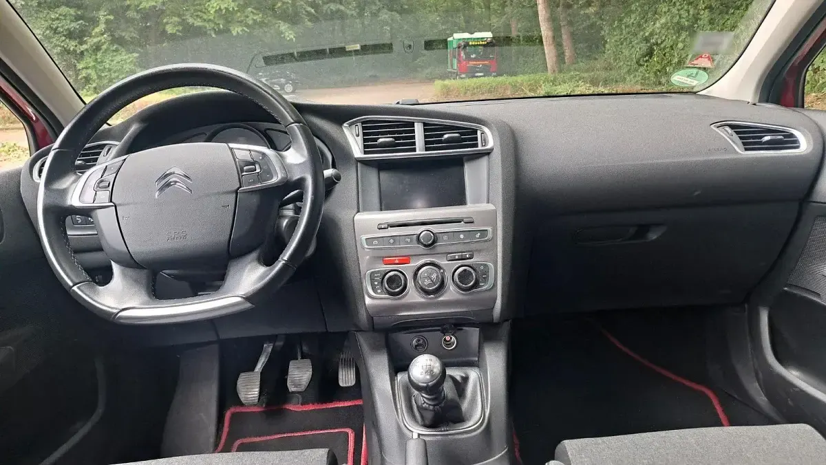 Gebraucht Citroën C4 PureTech 131 PS (96 kW) 2017 Rot Limousine