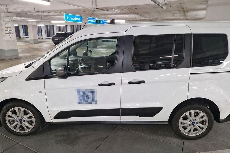 Gebraucht Ford Tourneo Trend 101 PS (74 kW) 2021 Weiß Van / Kleinbus