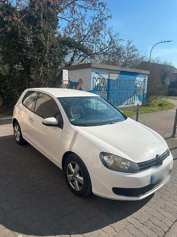 Gebraucht VW Golf VI 105 PS (77 kW) 2009 Weiß Kleinwagen