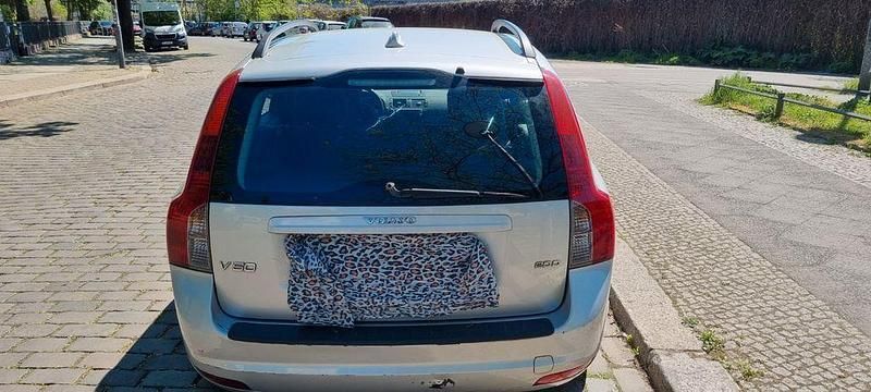 Silber Gebraucht 2007 Volvo V50 Momentum Kombi | 3.000 € (Guter Preis) - Bild 1/4