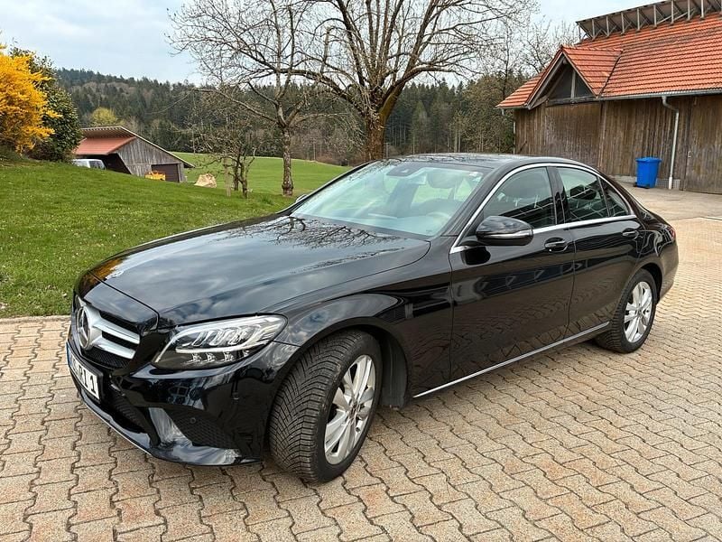 Gebraucht Mercedes C300 245 PS (180 kW) 2019 Schwarz Limousine