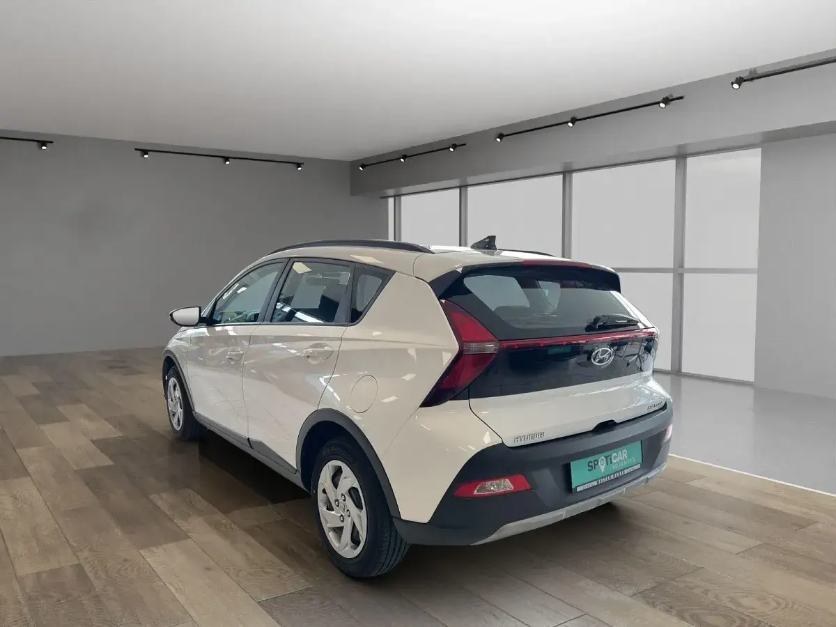 Gebraucht Hyundai Bayon GO! 101 PS (74 kW) 2023 Weiß SUV