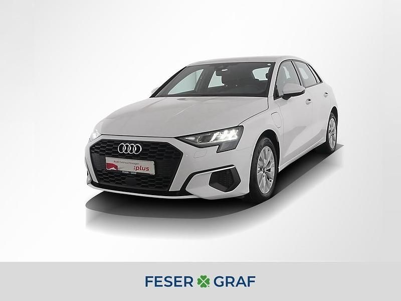 Weiß Gebraucht 2022 Audi A3 Sportback e-tron Kleinwagen | 19.440 € (Fairer Preis) - Bild 1/4