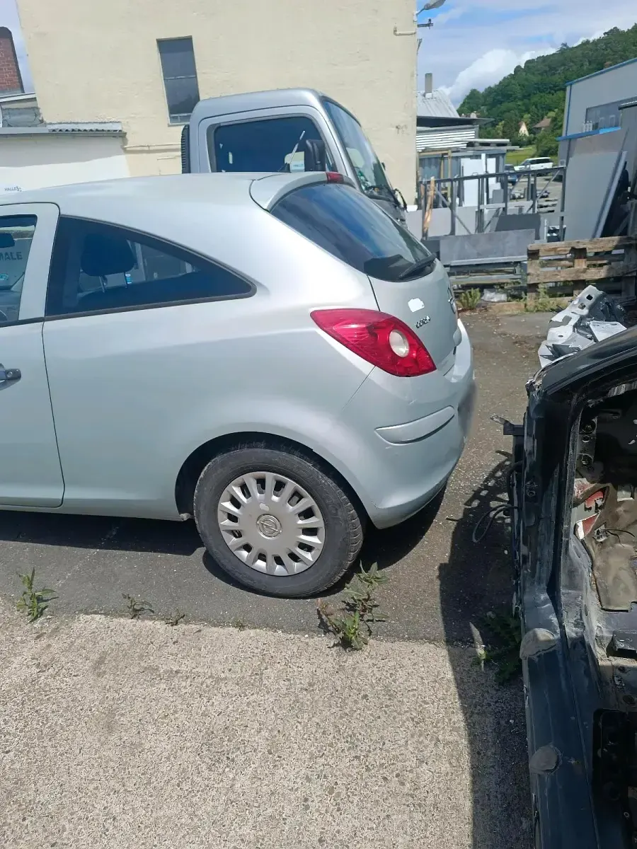 Gebraucht Opel Corsa 80 PS (58 kW) 2007 Silber Kleinwagen