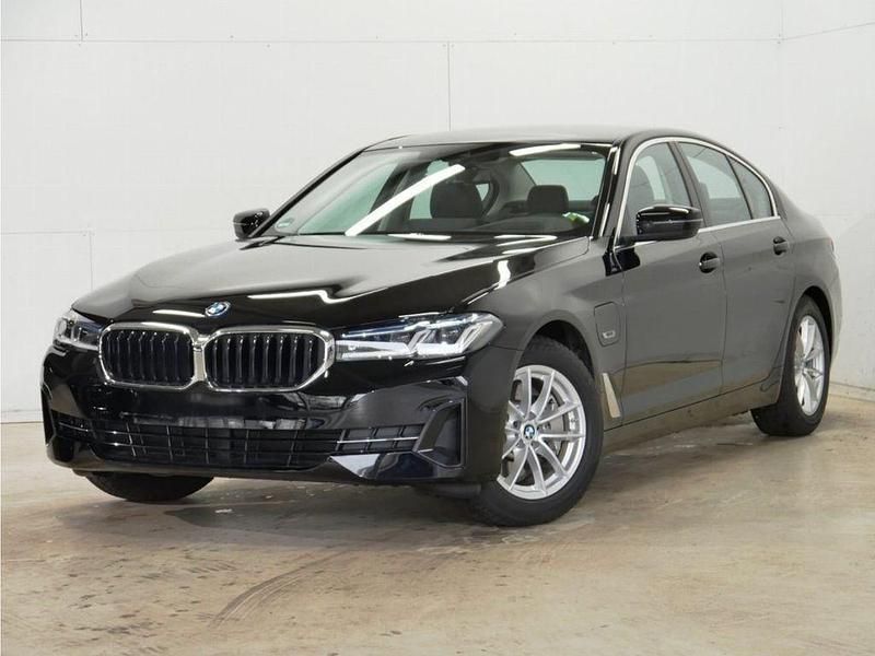 Grau Gebraucht 2022 BMW 530 Sport Line Limousine | 35.890 € (Superpreis) - Bild 1/4