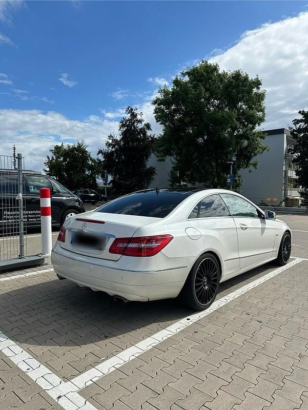 Gebraucht Mercedes E350 231 PS (169 kW) 2009 Weiß Coupé