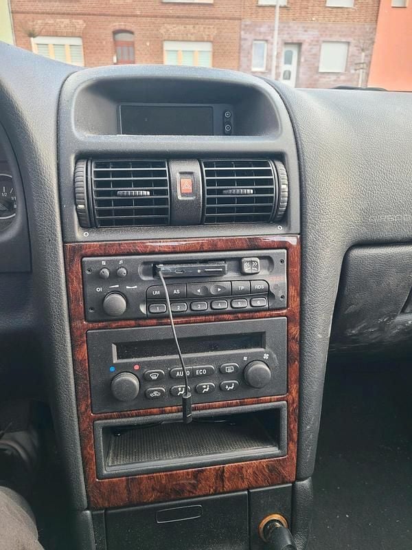 Second-hand Opel Astra 101 CP (74 kW) 2002 Argintiu Berlinǎ