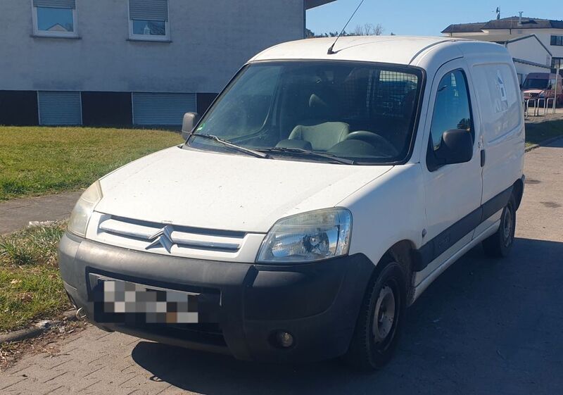 Weiß Gebraucht 2003 Citroën Berlingo Van / Kleinbus | 1.220 € (Guter Preis) - Bild 1/4