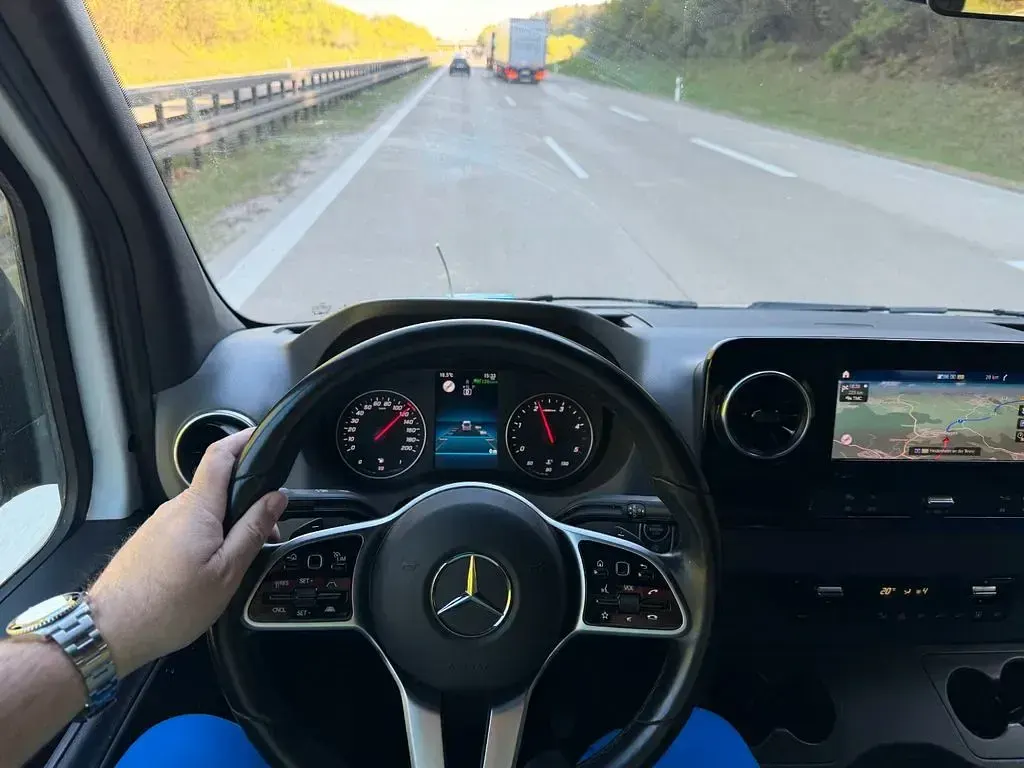 Używany Mercedes Sprinter 170 KM (125 kW) 2022 Biały Van