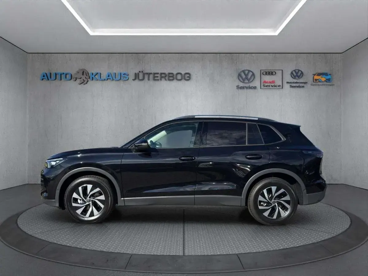 Gebraucht VW Tiguan Life 150 PS (110 kW) 2024 Schwarz SUV