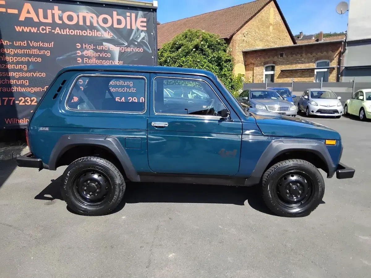 Gebraucht Lada niva 82 PS (60 kW) 2009 Grün SUV