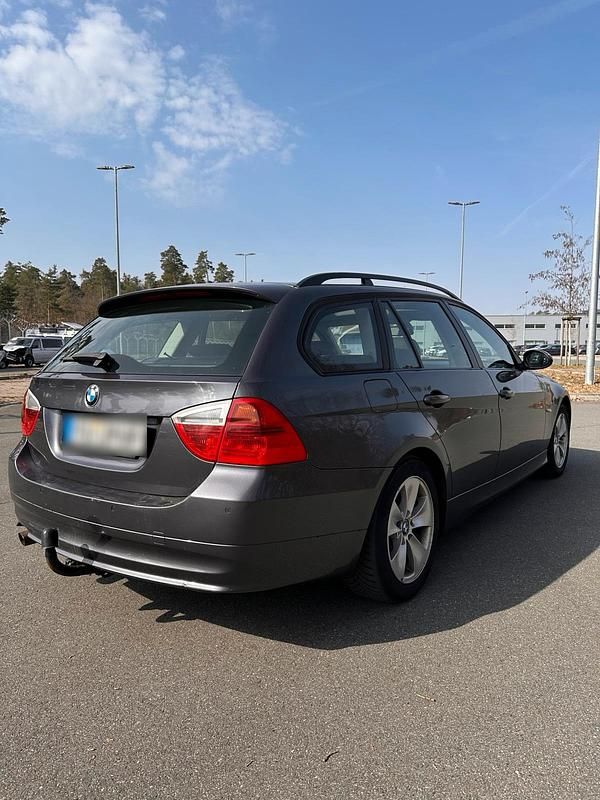 Gebraucht BMW 320 163 PS (119 kW) 2006 Grau Kombi