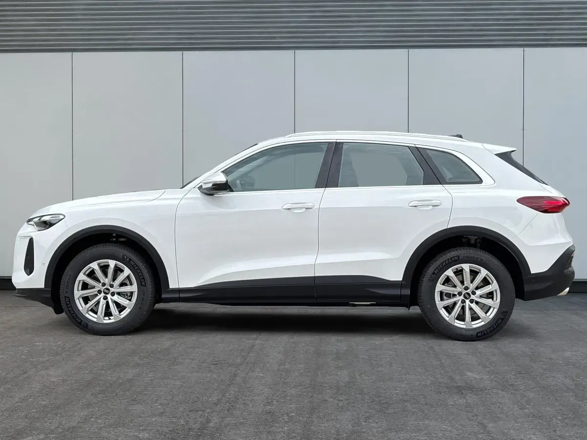 Neu Audi Q5 Basis 204 PS (150 kW) 2026 Arkonaweiß SUV