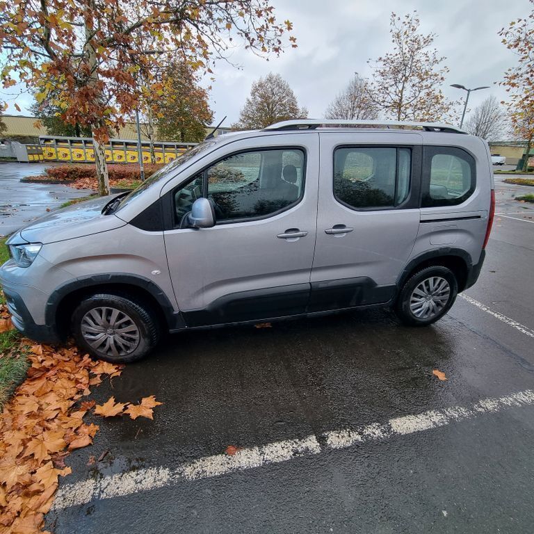 Silber Gebraucht 2021 Peugeot Rifter Allure Van / Kleinbus | 19.650 € (Fairer Preis) - Bild 1/4