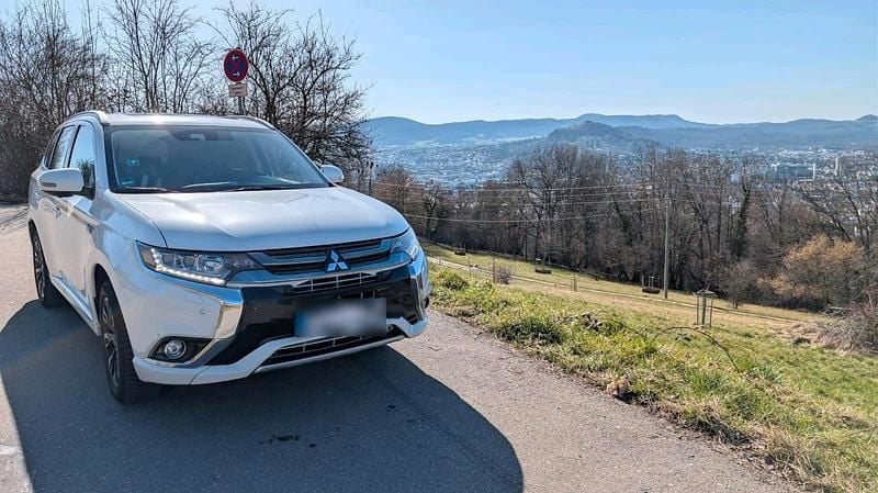 Gebraucht Mitsubishi Outlander 203 PS (149 kW) 2017 Weiß SUV
