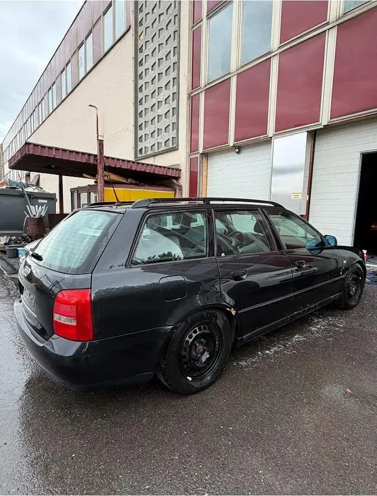 Gebraucht Audi A4 150 PS (110 kW) 2000 Schwarz Kombi