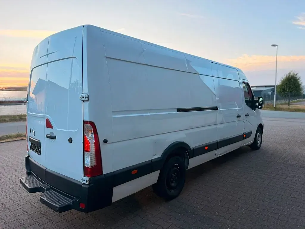 Gebraucht Opel Movano 131 PS (96 kW) 2020 Weiß Van / Kleinbus