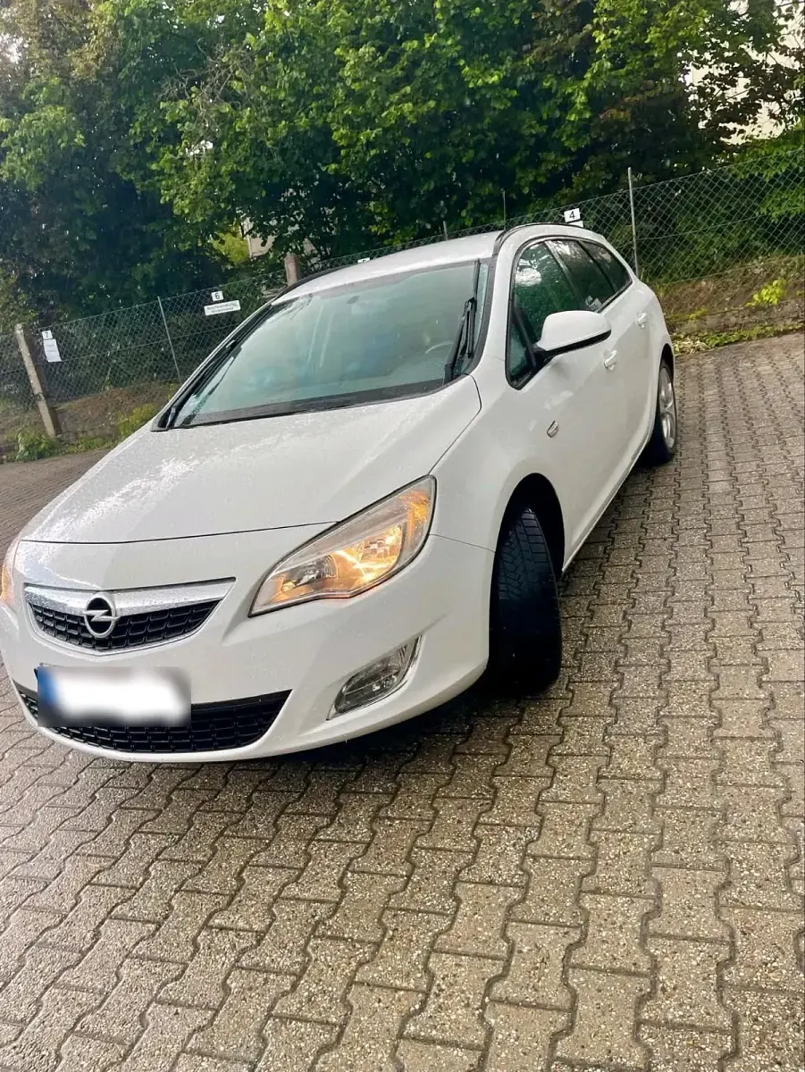 Gebraucht Opel Astra 160 PS (117 kW) 2011 Weiß Kombi