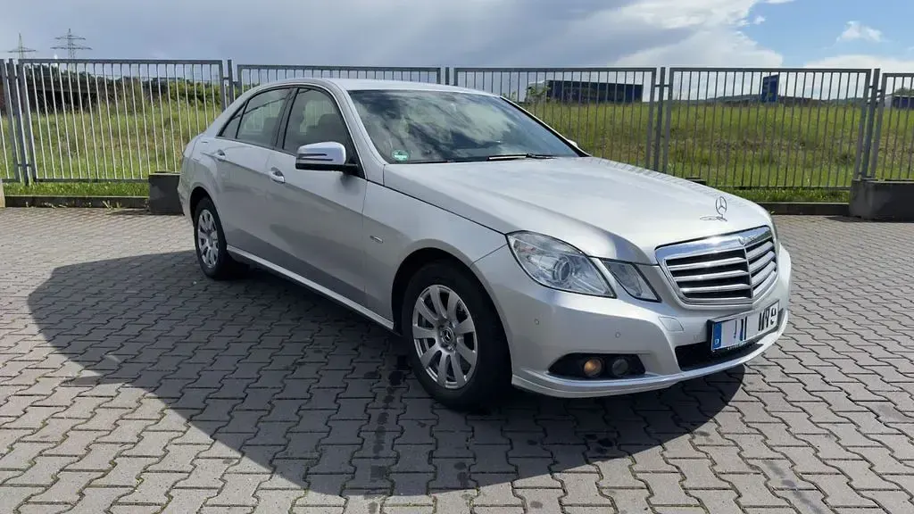 Second-hand Mercedes E250 204 CP (150 kW) 2009 Argintiu Berlinǎ
