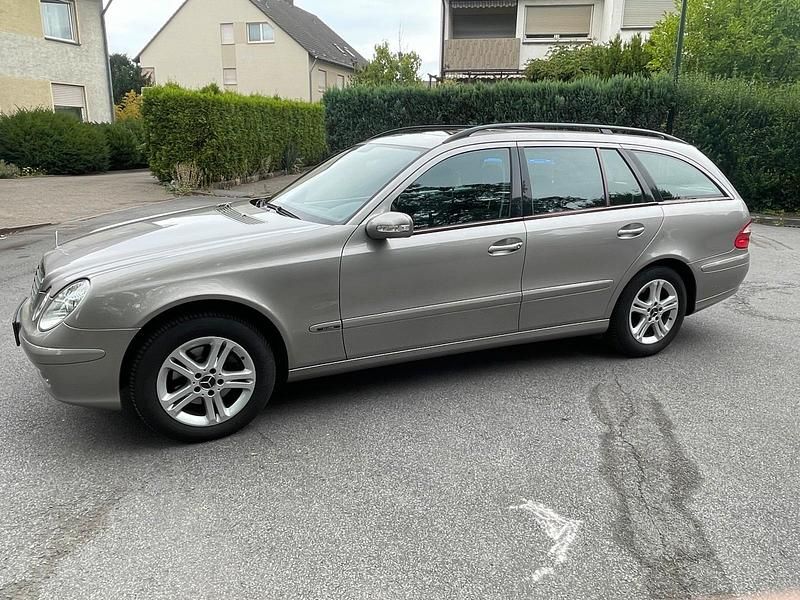 Gold Gebraucht 2004 Mercedes E200 Kombi | 5.400 € (Fairer Preis) - Bild 1/4