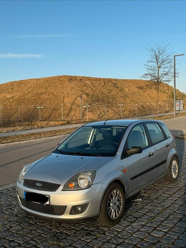 Gebraucht Ford Fiesta 80 PS (58 kW) 2006 Silber Kleinwagen