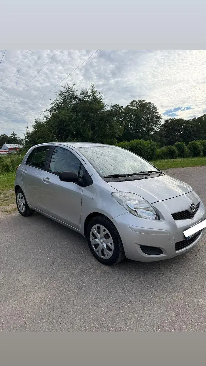 Gebraucht Daihatsu Charade 99 PS (72 kW) 2012 Silber Limousine