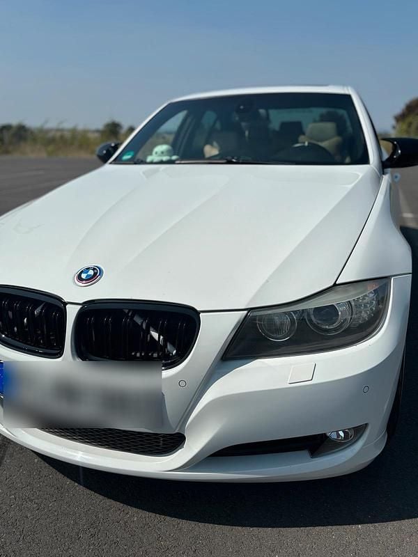 Używany BMW 320 M Performance 170 KM (125 kW) 2009 Biały Sedan/Limuzyna
