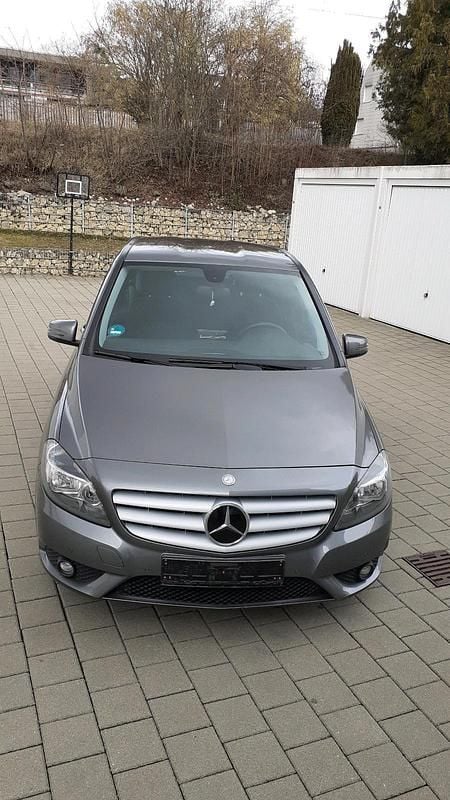 Gebraucht Mercedes 180 109 PS (80 kW) 2013 Grau Limousine