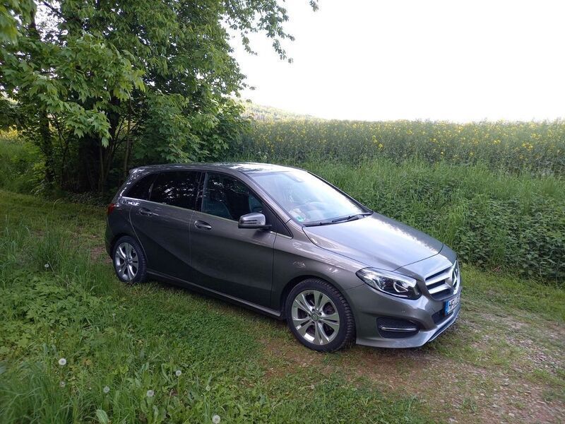 Grau Gebraucht 2015 Mercedes B200 Urban Van / Kleinbus | 12.550 € (Guter Preis) - Bild 1/4