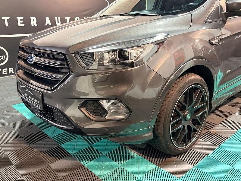 Gebraucht Ford Kuga ST-Line 179 PS (131 kW) 2017 Grau SUV