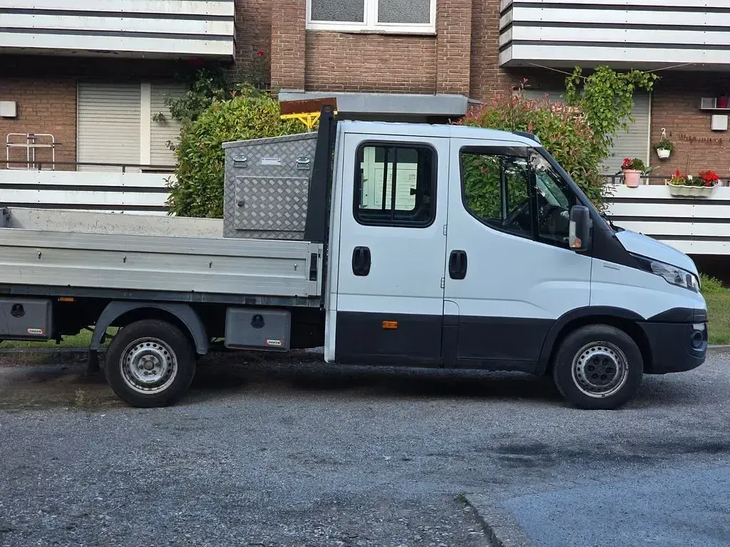 Gebraucht Iveco Daily 116 PS (85 kW) 2017 Weiß Limousine