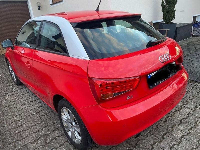 Gebraucht Audi A1 Ambition 90 PS (66 kW) 2012 Rot Kleinwagen