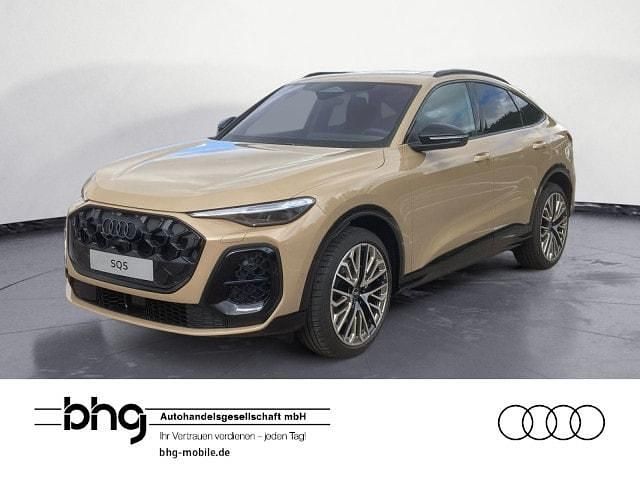 Sakhirgold metallic Neu 2025 Audi SQ5 Sportback Ambiente SUV | 86.688 € (Fairer Preis) - Bild 1/4