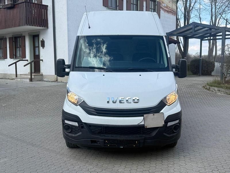 Gebraucht Iveco Daily 116 PS (85 kW) 2018 Weiß Van / Kleinbus