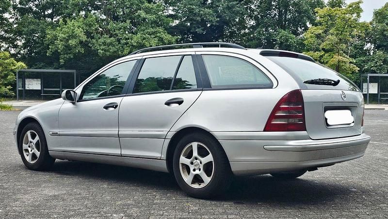 Gebraucht Mercedes C220 Classic 143 PS (105 kW) 2002 Silber Limousine
