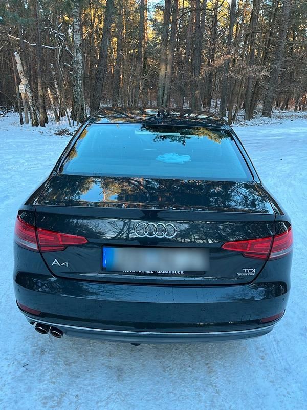 Grau Gebraucht 2016 Audi A4 Comfort Limousine | 20.000 € - Bild 1/4