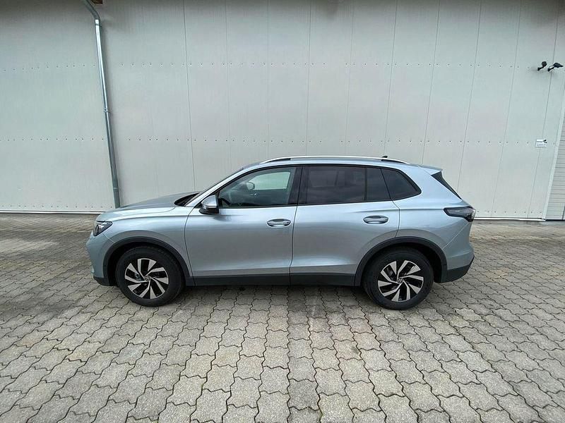 Gebraucht VW Tiguan S 150 PS (110 kW) 2025 Silber SUV