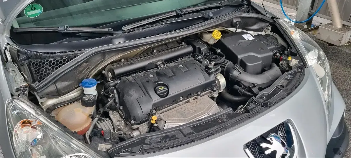 Gebraucht Peugeot 207 95 PS (69 kW) 2009 Silber Kleinwagen