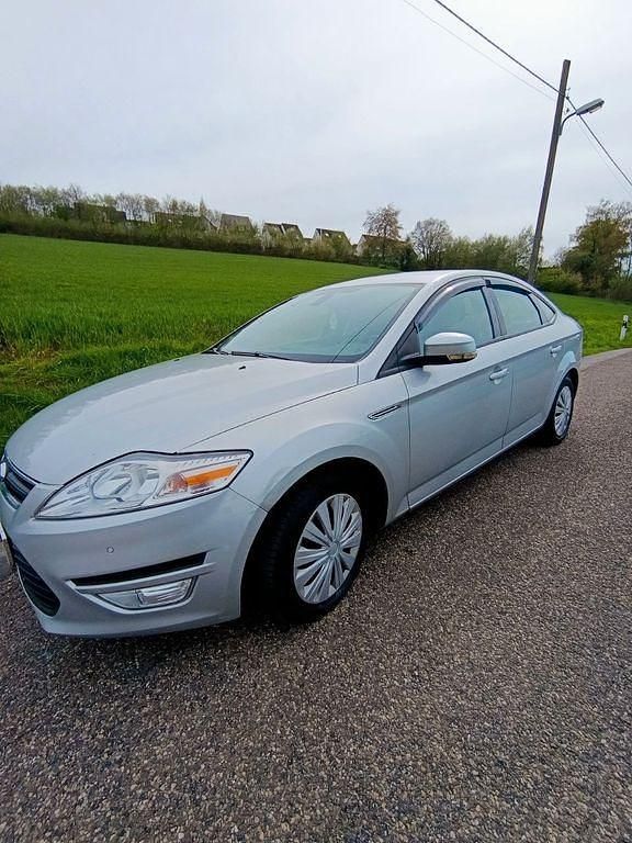 Gebraucht Ford Mondeo Trend 140 PS (102 kW) 2012 Silber Limousine