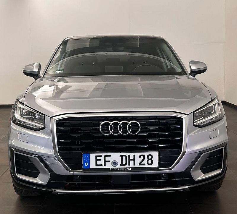 Gebraucht Audi Q2 116 PS (85 kW) 2018 Silber SUV