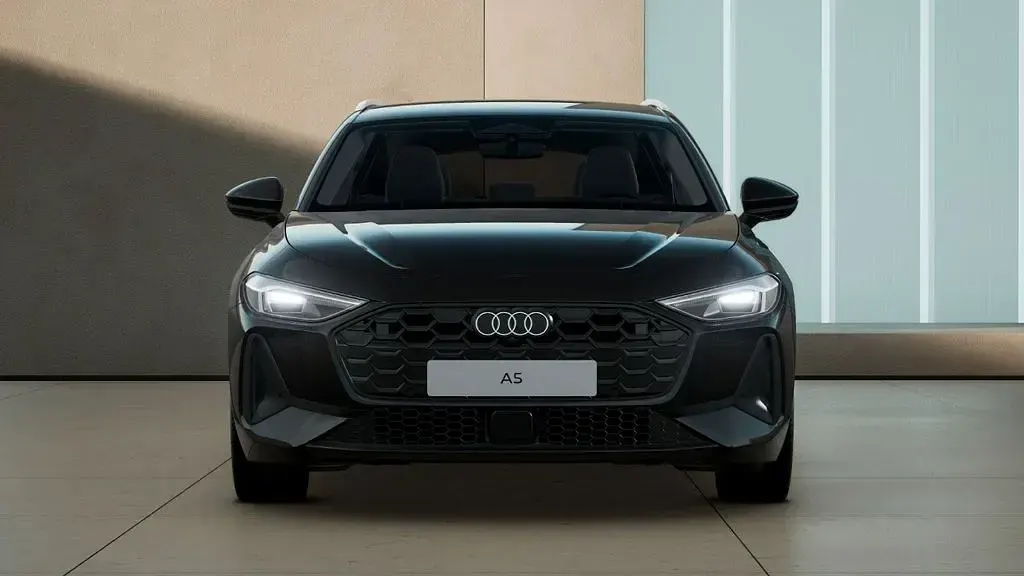 Second-hand Audi A5 Sport 204 CP (150 kW) 2025 Negru Break