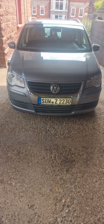 Grau Gebraucht 2010 VW Touran Van / Kleinbus | 5.400 € (Guter Preis) - Bild 1/2