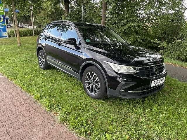Deep black Gebraucht 2022 VW Tiguan Life SUV | 29.980 € (Etwas zu teuer) - Bild 1/4