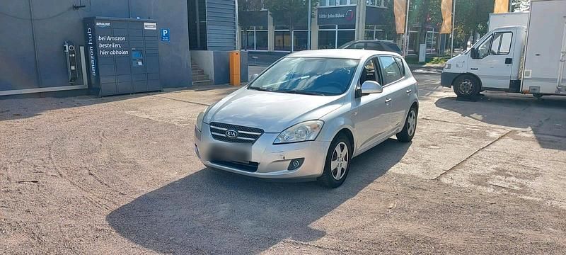 Grau Gebraucht 2008 Kia Ceed 2 Kleinwagen | 2.000 € (Guter Preis) - Bild 1/4