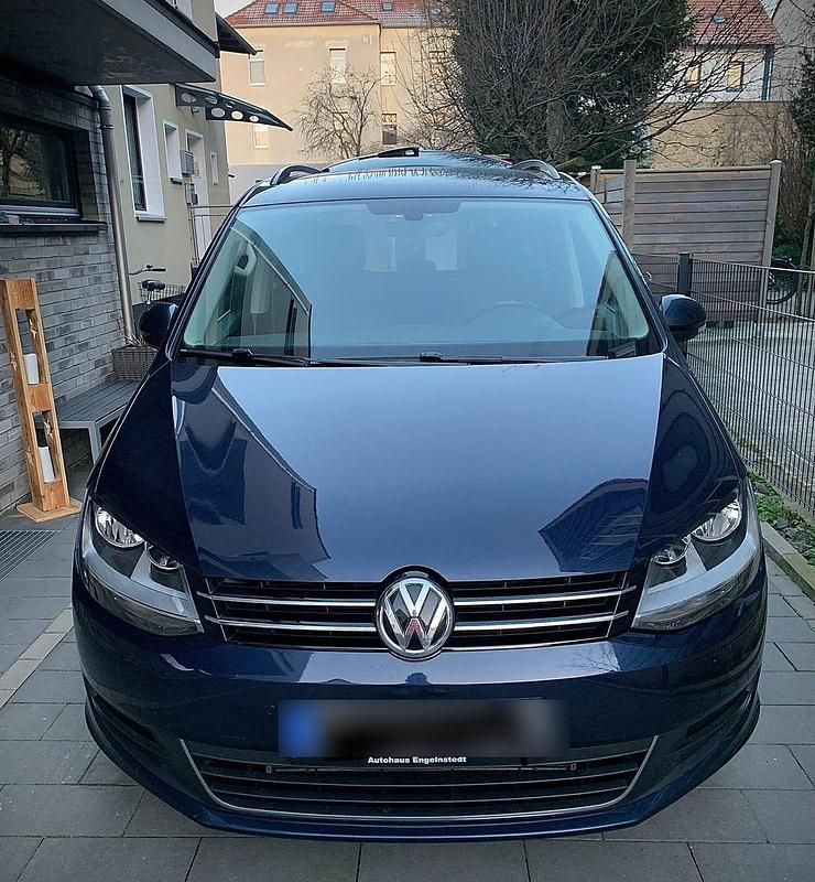 Blau Gebraucht 2016 VW Sharan Comfortline Van / Kleinbus | 13.995 € (Superpreis) - Bild 1/4