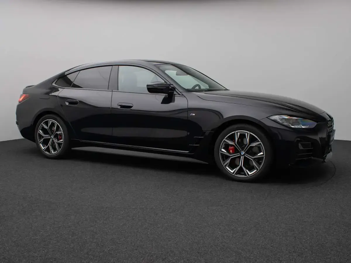 Gebraucht BMW 440 374 PS (275 kW) 2023 Saphirschwarz metallic475 Coupé